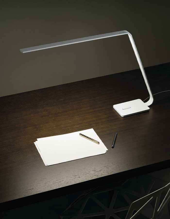 Stilnovo Lama lampada da scrivania Led soft-touch